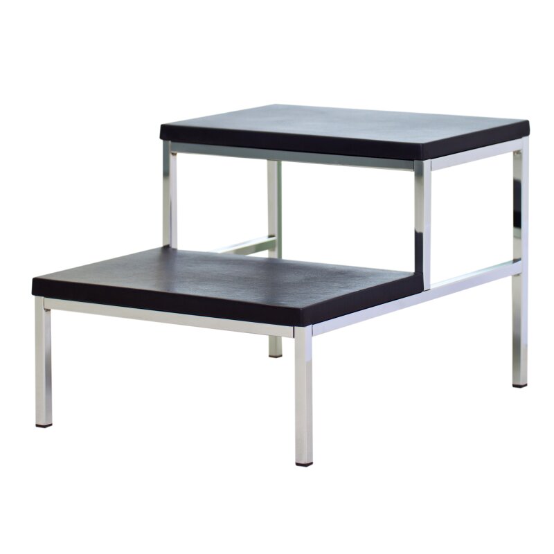 Fußauftritt für einen leichten Einstieg auf die Liege und einen besseren Behandlungskomfort.