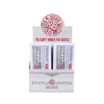 Hustle Butter Deluxe Tattoo Pflege in 7,5 ml Einzelpäckchen. Erhältlich als 50er-, 100er- oder 200er-Box – ideal für professionelle Tattoo-Studios.
